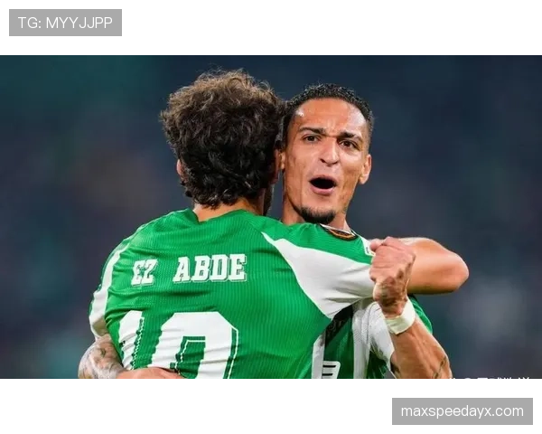 安东尼独特射门助球队逆转，亮眼表现再现赛场传奇