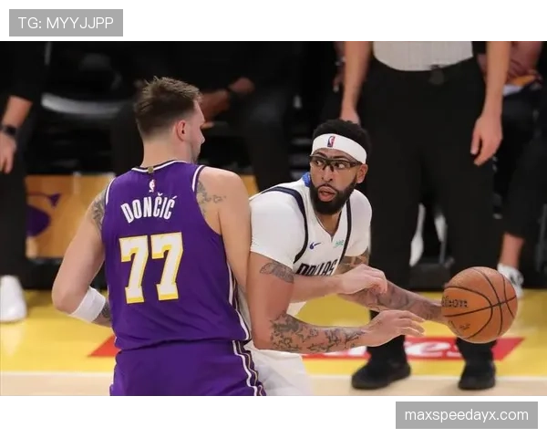 安东尼·戴维斯居然在纽约豪宅里养了只白鹤？这配得上球星身份吗？