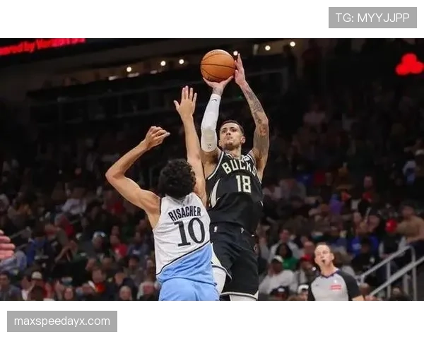 库兹马无球跑动制造错位，拉开空间效率提升