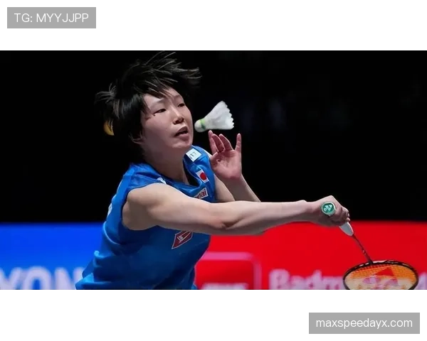 山口茜赛场像冷面杀手，逛街拎塑料袋的那一幕反差让我笑抽了