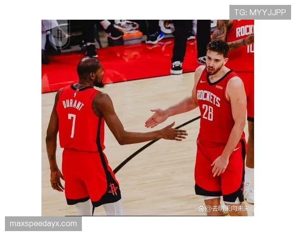 拉塞尔挡拆中锋错位拉开空间 提升防守转换效率